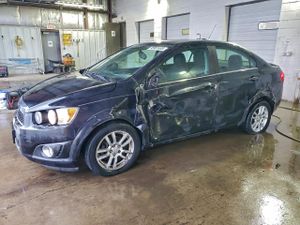 Chevrolet Aveo (Sonic) LT 1.8L 4 2015