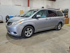 Toyota Sienna LE 3.5L 6 2011