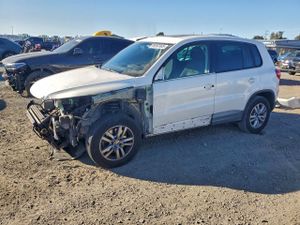 Volkswagen Tiguan S 2.0L 4 2013