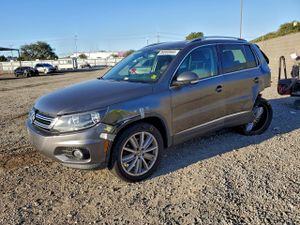 Volkswagen Tiguan S 2.0L 4 2015