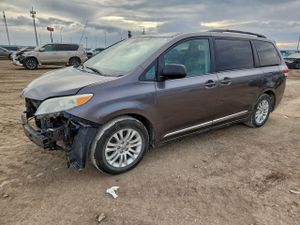 Toyota Sienna XLE 3.5L 6 2013
