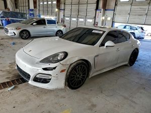 Porsche Panamera GTS 4.8L 8 2013