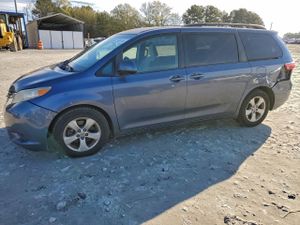 Toyota Sienna LE 3.5L 6 2015