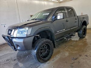 Nissan Titan S 5.6L 8 2012