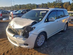 Toyota Sienna XLE 3.5L 6 2015
