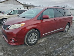 Toyota Sienna XLE 3.5L 6 2013