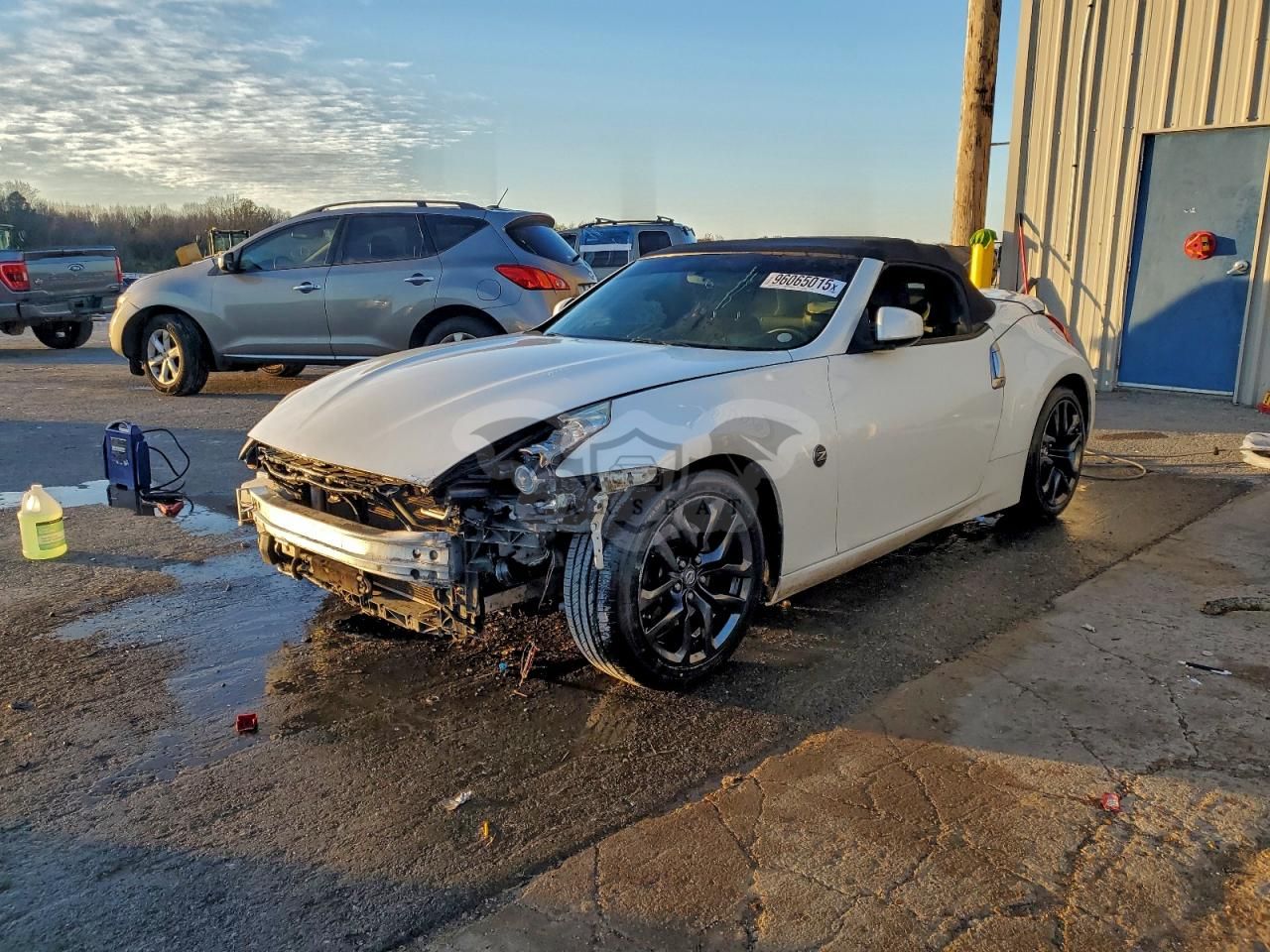 Nissan 370z BASE 3.7L 6 2017