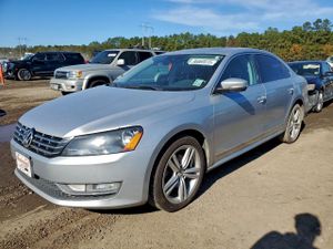 Volkswagen Passat SEL 2.0L 4 2013