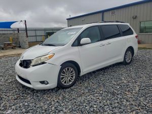 Toyota Sienna XLE 3.5L 6 2011