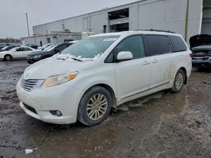 Toyota Sienna XLE 3.5L 6 2015