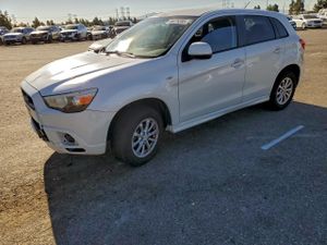Mitsubishi Outlander ES 2.0L 4 2011