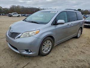 Toyota Sienna XLE 3.5L 6 2013