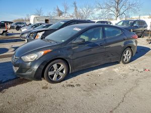 Hyundai Elantra GLS 1.8L 4 2013