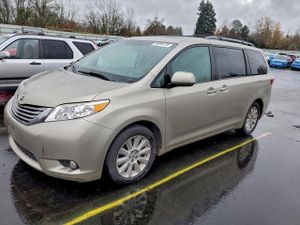 Toyota Sienna XLE 3.5L 6 2015