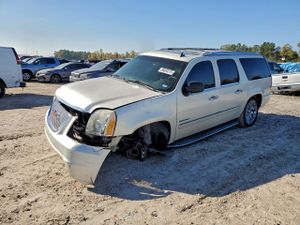 GMC Yukon DENALI 6.2L 8 2010