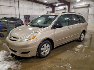Toyota Sienna CE 3.5L 6 2010