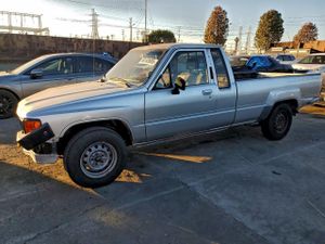 Toyota Hilux XTRACAB RN70 DLX 2.4L 4 1987