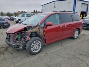 Toyota Sienna XLE 3.5L 6 2012