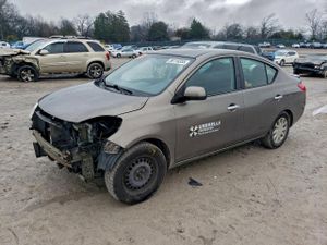 Nissan Versa S 1.6L 4 2013
