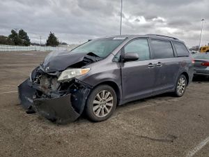 Toyota Sienna XLE 3.5L 6 2012