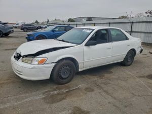 Toyota Camry CE 2.2L 4 2000