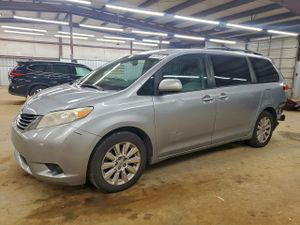 Toyota Sienna LE 3.5L 6 2013