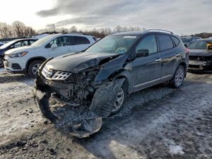 Nissan Rogue S 2.5L 4 2013