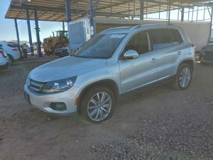 Volkswagen Tiguan S 2.0L 4 2014