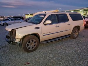 Cadillac Escalade ESV LUXURY 6.2L 8 2013