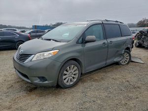 Toyota Sienna LE 3.5L 6 2013