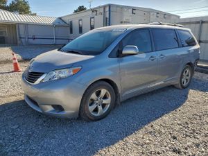Toyota Sienna LE 3.5L 6 2013