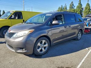Toyota Sienna LE 3.5L 6 2014