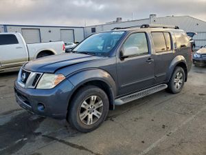 Nissan Pathfinder S 4.0L 6 2010