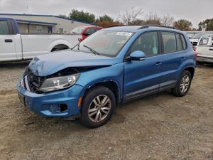 Volkswagen Tiguan S 2.0L 4 2017