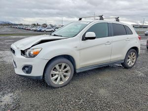 Mitsubishi Outlander ES 2.0L 4 2014