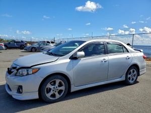 Toyota Corolla BASE 1.8L 4 2013