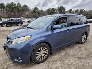 Toyota Sienna XLE 3.5L 6 2014