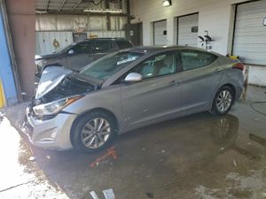 Hyundai Elantra SE 1.8L 4 2015