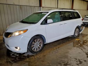 Toyota Sienna XLE 3.5L 6 2011