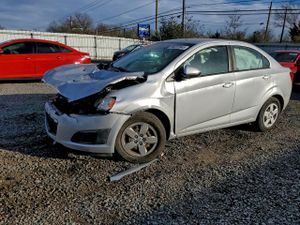 Chevrolet Aveo (Sonic) LS 1.8L 4 2015