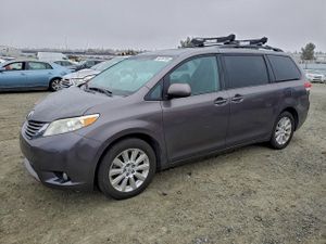 Toyota Sienna XLE 3.5L 6 2012