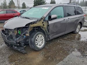 Toyota Sienna XLE 3.5L 6 2013