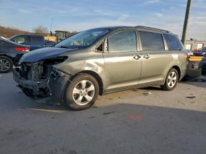 Toyota Sienna LE 3.5L 6 2014