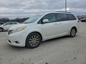 Toyota Sienna XLE 3.5L 6 2011