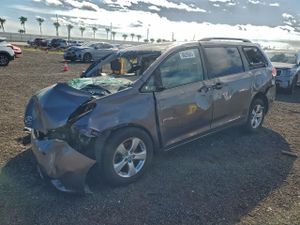 Toyota Sienna LE 3.5L 6 2014
