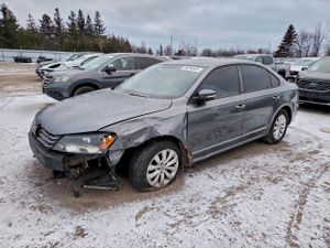 Volkswagen Passat S 2.0L 4 2013