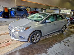 Ford Focus SE 2.0L 4 2013