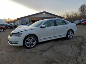 Volkswagen Passat SEL 2.0L 4 2014