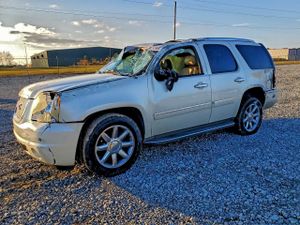 GMC Yukon DENALI 6.2L 8 2011