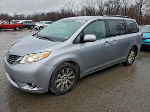 Toyota Sienna LE 3.5L 6 2012